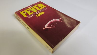 Boek met de titel: Fever