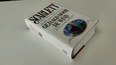 Boek met de titel: Scarlett : het vervolg op Margaret Mitchell's Gejaagd door de wind