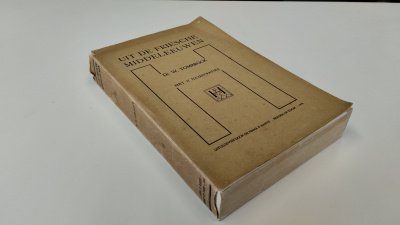Boek met de titel: Uit de Friesche middeleeuwen