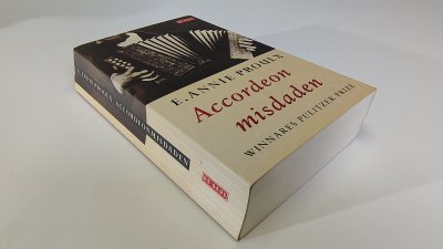 Boek met de titel: Accordeon misdaden