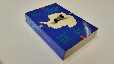 Boek met de titel: The last place on earth