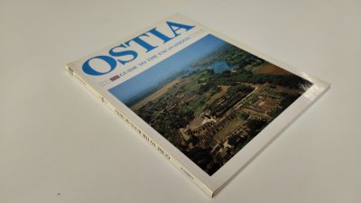 Boek met de titel: Ostia