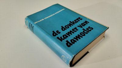 Boek met de titel: De donkere kamer van Damokles