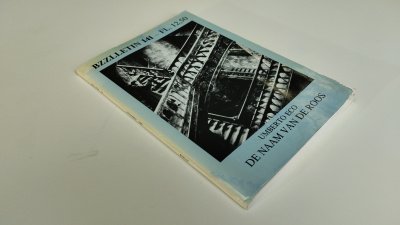 Boek met de titel: Bzzlletin 141 Umberto Eco De naam van de roos