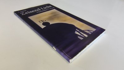 Boek met de titel: Zeisend Licht Vlielandse Verzen