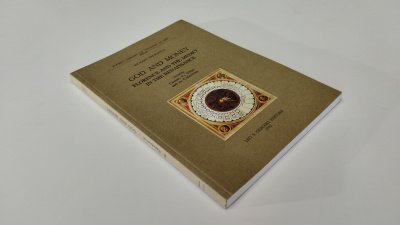 Boek met de titel: God and Money