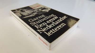 Boek met de titel: Een eeuw Nederlandse letteren