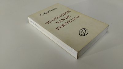 Boek met de titel: De geluiden van de eerste dag
