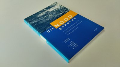 Boek met de titel: Uit nood geboren