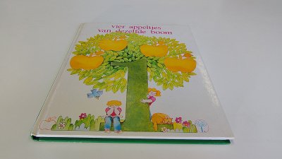 Boek met de titel: Vier Appeltjes van dezelfde Boom 1