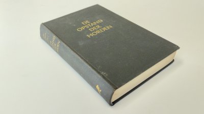 Boek met de titel: De opstand der horden