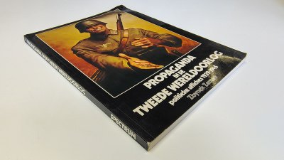 Boek met de titel: Propaganda in de Tweede Wereldoorlog, politieke affiches 1939-1945