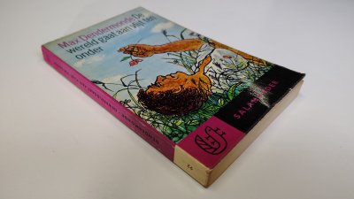 Boek met de titel: De wereld gaat aan vlijt ten onder