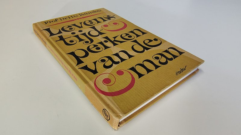 Tweedehands boek: Levenstijdperken van de man van auteur H.C. Rümke - Hardcover in zeer goede staat. Lichte slijtage plekjes kaft en rug. Binnenwerk als nieuw.