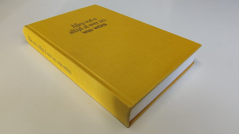 Tweedehands boek: Alles wat u altijd al over sex wou weten, maar nooit durfde vragen van auteur David Reuben - Hardcover zonder omslag. Geel linnen kaft met goudopdruk in mooie staat. Binnenwerk onverkleurd, onbeschreven en netjes.