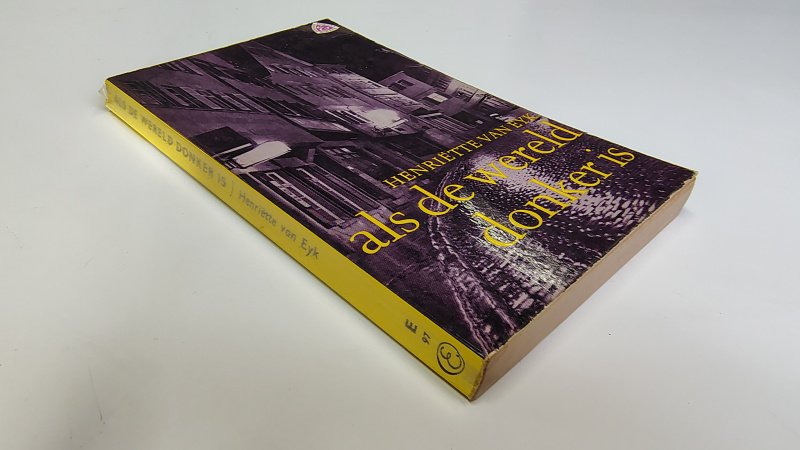 Tweedehands boek: Als de wereld donker is van auteur Henriëtte van Eyk - Elsevier pocket nummer 97 met licht scheefgelezen ruggetje en lichte leesvouw. Slijtage randen kaft en rug. Binnenwerk onbeschreven en netjes.