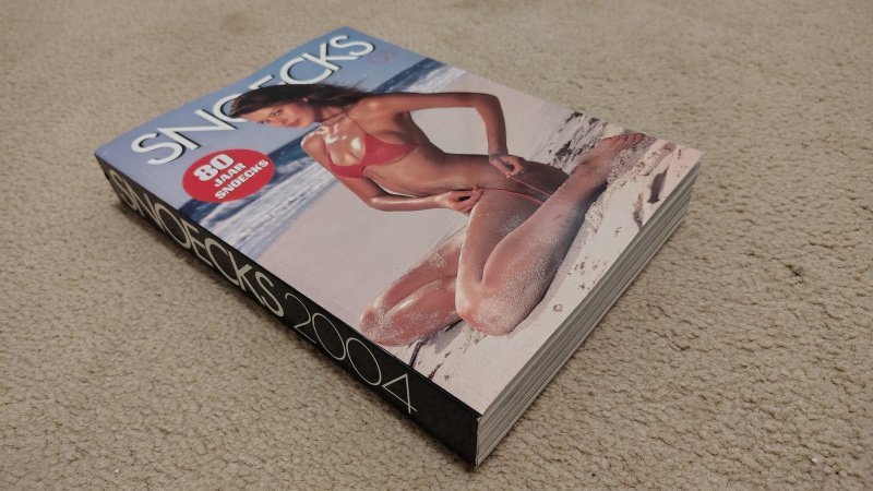 Tweedehands boek: Snoecks 2004. 80 jaar snoecks. van auteur Samengesteld - Paperback met rechte rug zonder leesvouwen. Minimale gebruikerssporen puntjes kaft. Binnenwerk als nieuw!