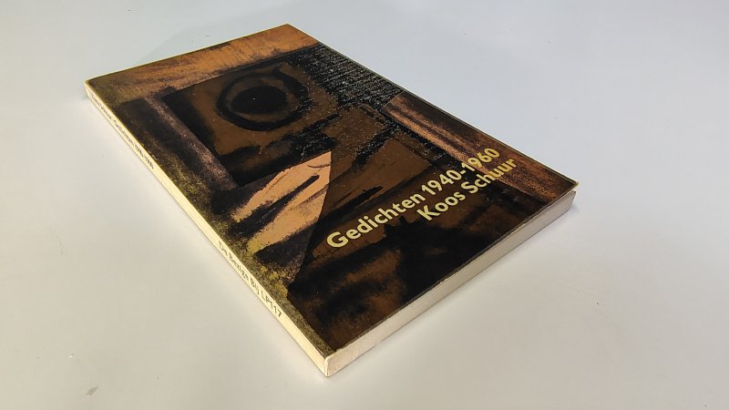 Tweedehands boek: Gedichten 1940-1960 Koos Schuur van auteur Koos Schuur - Literaire pocket nummer 117 lichte slijtage randen kaft, verkleuring rug en achterzijde kaft. Binnenwerk onbeschreven en netjes.