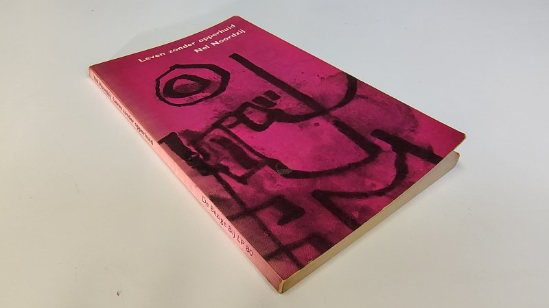 Tweedehands boek: Leven zonder opperhuid van auteur Nel Noordzij - Literaire Pocket nummer 80. Lichte slijtage randen kaft en verkleuring rug en achterzijde kaft. Naam en stempeltje voorin, verder onbeschreven en netjes.