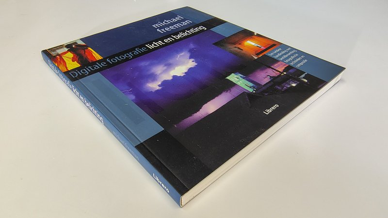 Tweedehands boek: Digitale fotografie Licht en Belichting van auteur Michael Freeman - Paperback met flappen, oogt als nieuw. Minimale verkleuring witte bladzijdes, verder onbeschreven en zeer netjes.