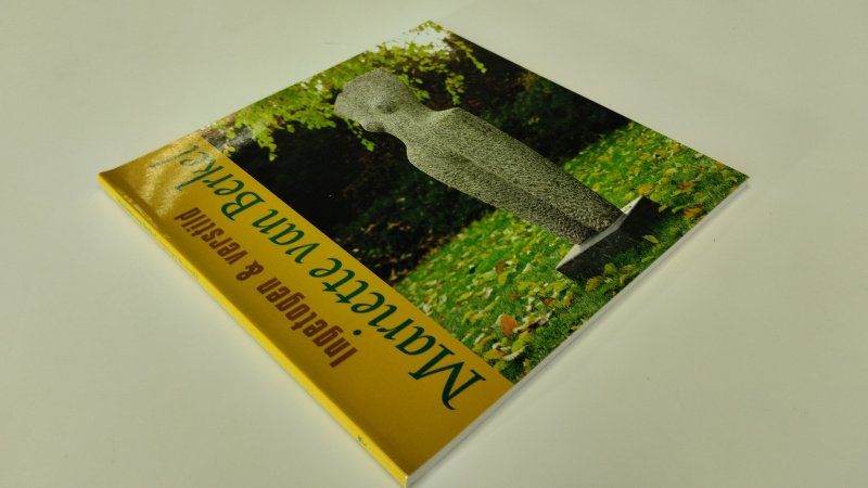 Tweedehands boek: Mariette van Berkel – Ingetogen & verstild van auteur Peter Thoben (samenstelling) - Zo goed als nieuw. Nederlandstalige softcover