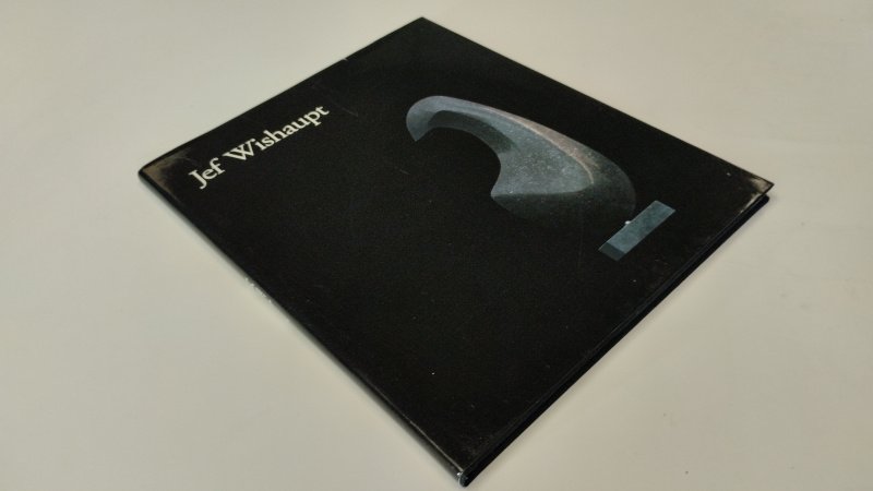 Tweedehands boek: Jef Wishaupt van auteur Chrisje van de Stene - In zeer goede staat. Nederlandse hardcover  met stofomslag. Lichte gebruikssporen aan de stofomslag.  Pagina's zo goed als nieuw