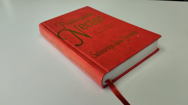 Tweedehands boek: Prabhupāda nectar van auteur Satsvarūpa Dāsa Gosvāmī - In goede staat. Engelstalige hardcover met lichte gebruikssporen aan de kaft. pagina's netjes, onbeschreven en stevig in de binding
