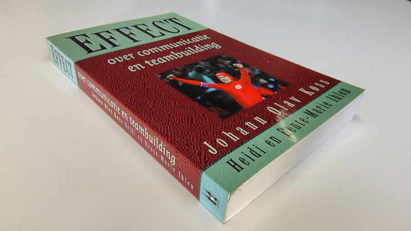 Tweedehands boek: Effect over communicatie en teambuilding van auteur Johann Olav Koss - Paperback met rechte rug en lichte leesvouw. Lichte slijtage randen kaft. Binnenwerk onbeschreven en netjes.
