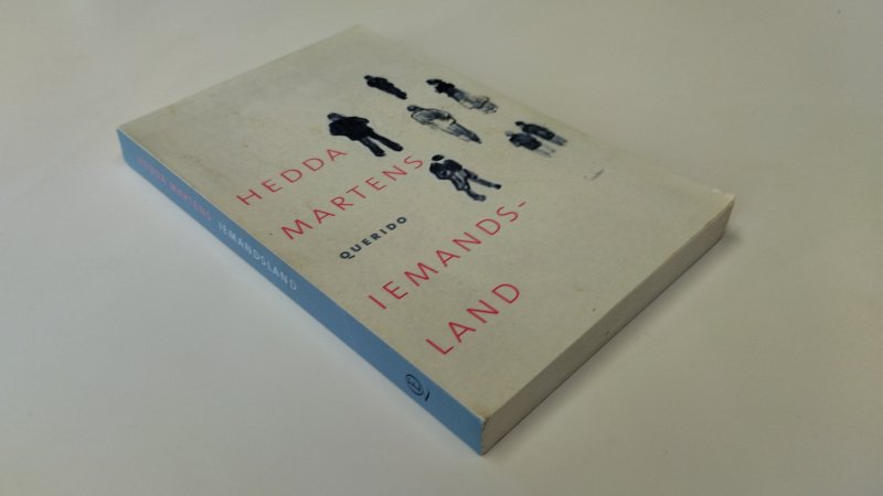 Tweedehands boek: Iemandsland van auteur Hedda Martens - In goede staat. Nederlandstalige softcover met lichte gebruikssporen aan de kaft. Pagina's zijn netjes, onbeschreven en stevig in de binding,