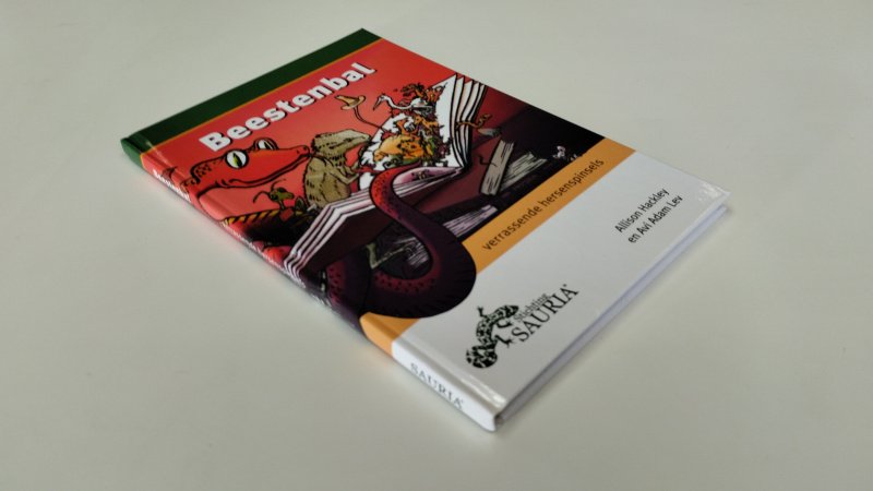 Tweedehands boek: Beestenbal – Verrassende hersenspinsels van auteur Allison Hackley en Avi Adam Ley - Zo goed als nieuw. nederlandstalige hardcover. Prachtboekje