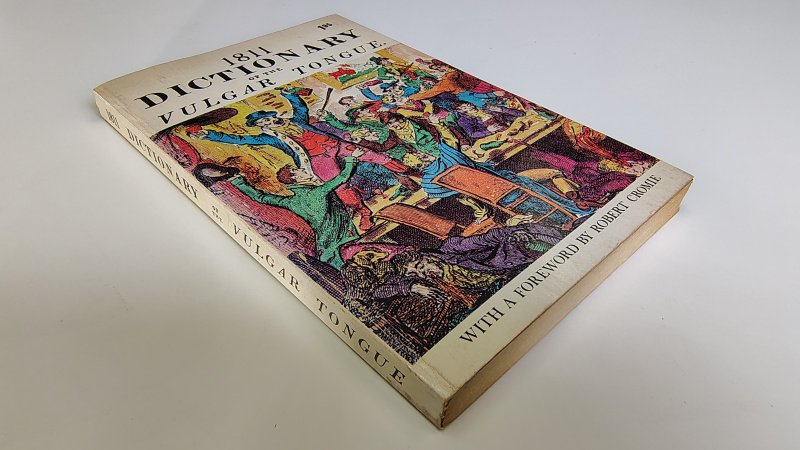 Tweedehands boek: De 1811 Dictionary of the Vulgar Tongue van auteur Captain Francis Grose - Engelstalige pocket met rechte rug zonder leesvouwen. Rug en kaft verkleurd. Aantekening voorin, verder onbeschreven en netjes.