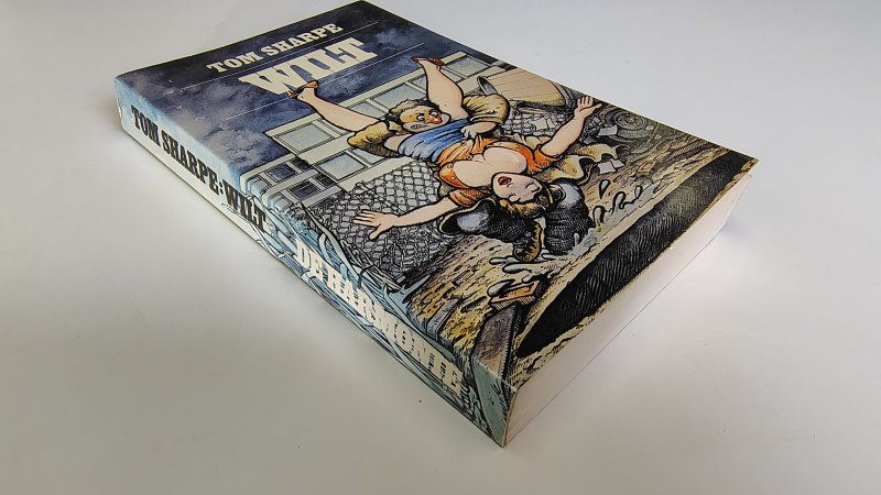 Tweedehands boek: Wilt van auteur Tom Sharpe - Paperback met rechte rug zonder leesvouwen. Lichte gebruikerssporen bovenzijde rug en randen kaft. Binnenwerk onbeschreven en netjes.