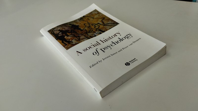 Tweedehands boek: A social history of psychology van auteur Peter van Drunen - In redelijk tot goede staat. Engelstalige softcover. Scheefruggetje. Lichte gebruikssporen aan de kaft met name randen en hoeken. Op schutblad is geschreven. Rest van de pagina's is netjes, onbeschreven en stevig boekwerk.