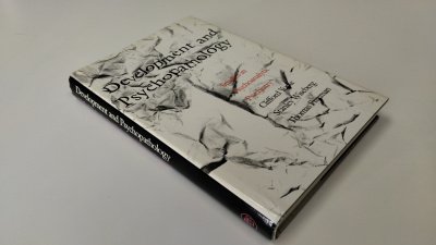 Boek met de titel: Development and psychopathology