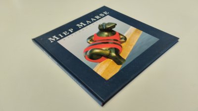 Boek met de titel: Miep Maarse beeldhouwster