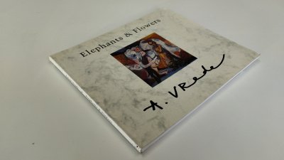 Boek met de titel: Elephants & Flowers