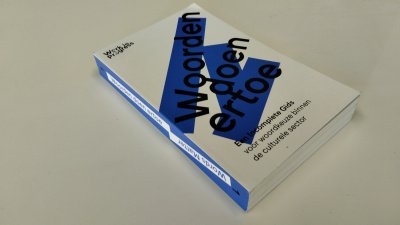 Boek met de titel: Woorden doen ertoe