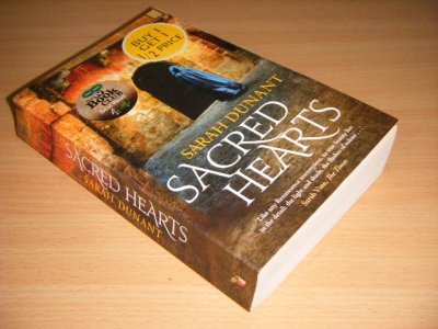 Boek met de titel: Sacred Hearts