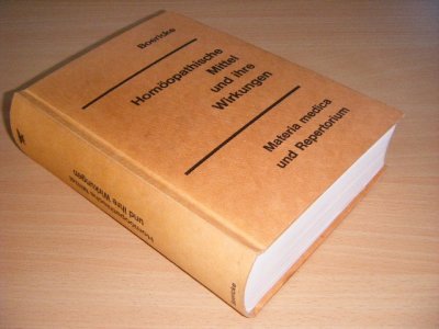 Boek met de titel: Homoopathische Mittel und ihre Wirkungen