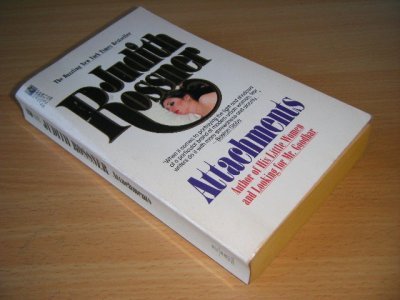 Boek met de titel: Attachments