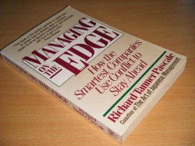 Tweedehands boek: Managing on the Edge van auteur Richard Tanner Pascale - Paperback, name on title page, creases in spine, in good condition. With illustrations.