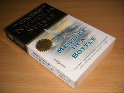Tweedehands boek: Message in a Bottle van auteur Nicholas Sparks - Pocket, crease in spine, in good condition.