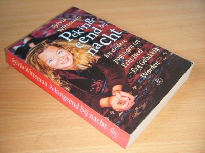 Tweedehands boek: Pekingeend bij nacht van auteur Sylvia Witteman - Paperback, scheefgelezen, met leesvouwen, in redelijke staat.