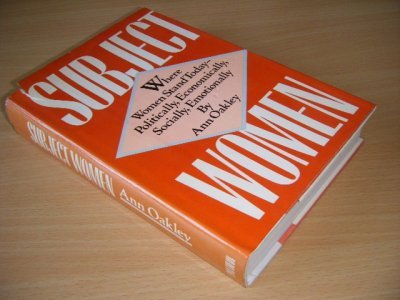 Boek met de titel: Subject women