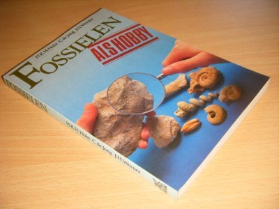 Tweedehands boek: Fossielen als hobby van auteur H.K.H. Holst, C. de Jong en J.H. Werner - Paperback, naam op titelblad, in goede staat. Geillustreerd.