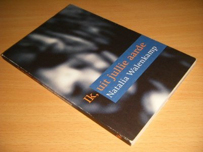 Tweedehands boek: Ik, uit jullie aarde van auteur Natalia Walenkamp - Paperback met flappen, lichte gebruikssporen, in goede staat.