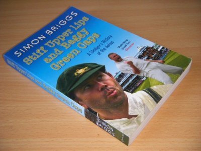 Tweedehands boek: Stiff Upper Lips and Baggy Green Caps. van auteur Simon Briggs - Paperback, in excellent condition. With illustrations.