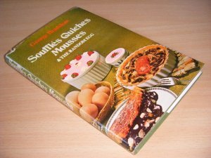 Boek met de titel: Souffles Quiches Mousses and the Random Egg
