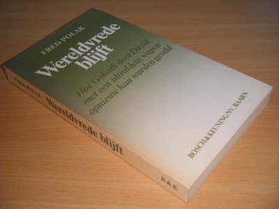 Tweedehands boek: Wereldvrede blijft van auteur Fred Polak - Paperback, lichte gebruikssporen, in goede staat.
