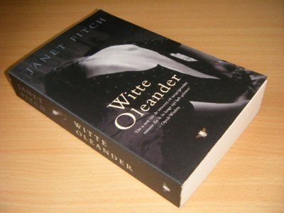 Boek met de titel: Witte oleander
